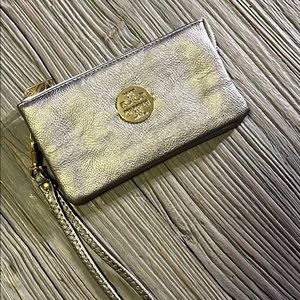 Gold clutch